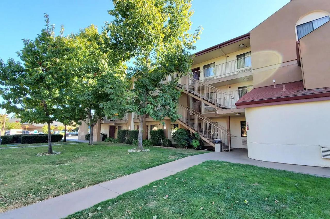 California Inn&Suites, Rancho Cordova Exterior foto